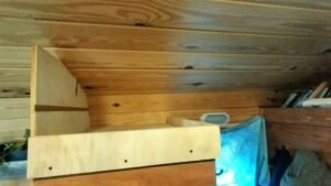 Elevated area for cats to eat