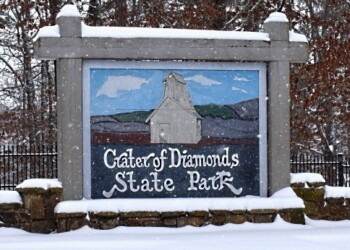 Crater of Diamonds State Park entrance sign in Murfreesboro Arkansas - dig for diamonds