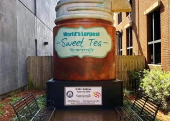 Worlds largest sweet tea mason jar sculpture in Summerville South Carolina - 2026 road trip bucket list