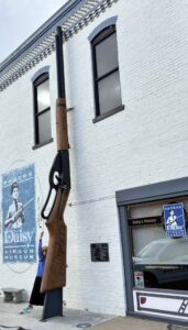 World's largest BB gun towering outside Daisy Airgun Museum building in Rogers, Arkansas